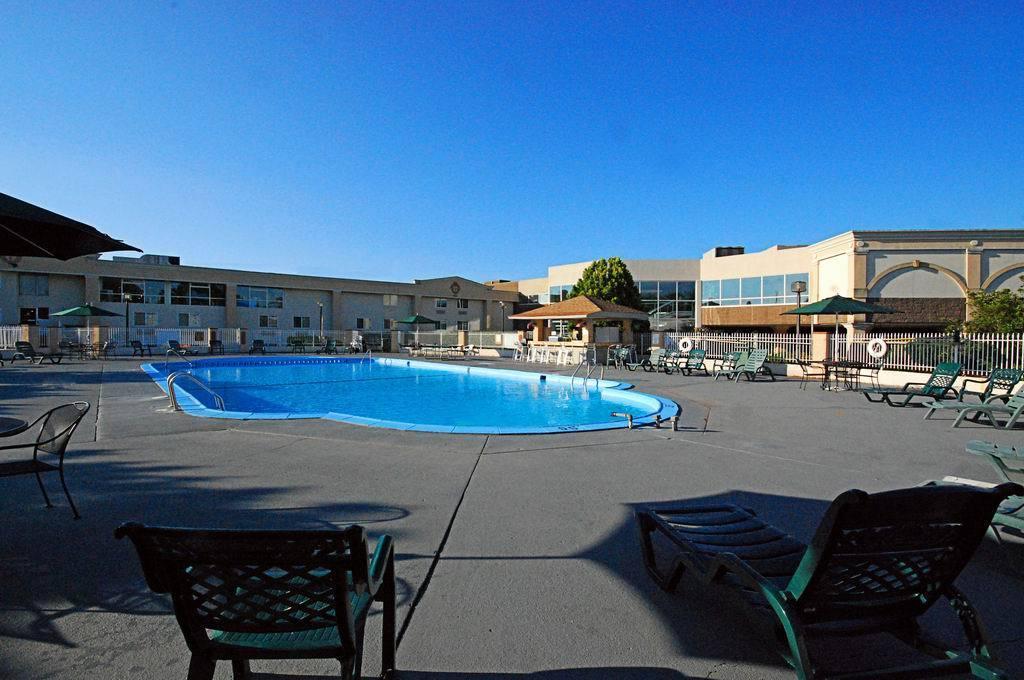 Quality Inn & Conference Center Maple Shade Dış mekan fotoğraf